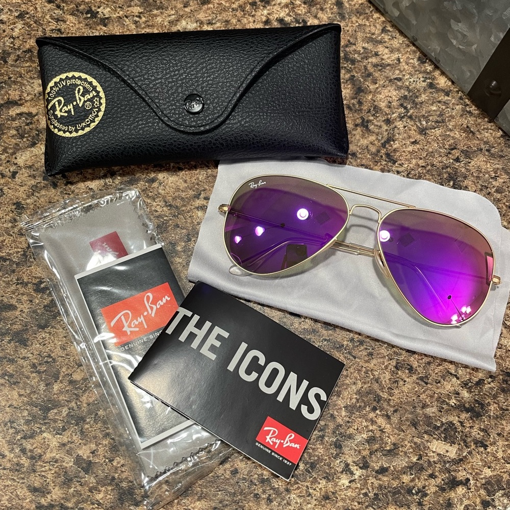 ‼️SOLD‼️Pink Ray Ban Aviators